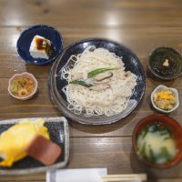 奄美大島料理かめの一番人気油そーめんと玉子おにぎりのランチ定食