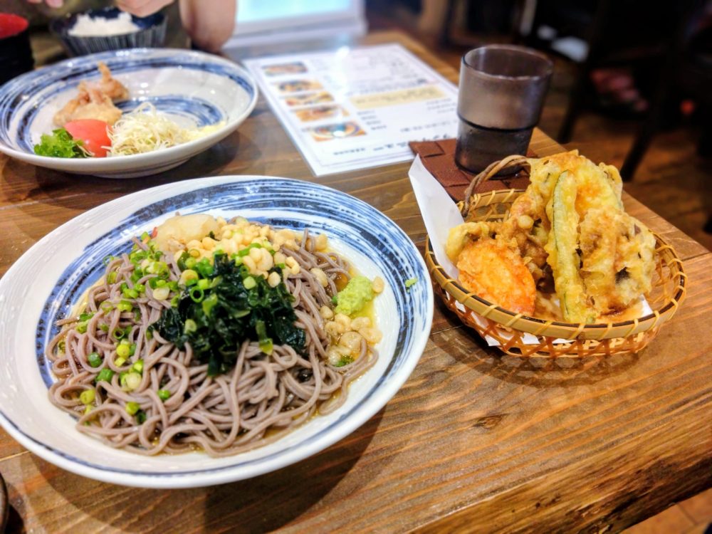 島魚天ぷらぶっかけそば：奄美屋仁川奄美大島料理かめの〆メニュー